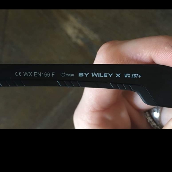 COPY - Harley davidson men's baffle sunglasses, clear lenses & Matte black fram… - Picture 4 of 5